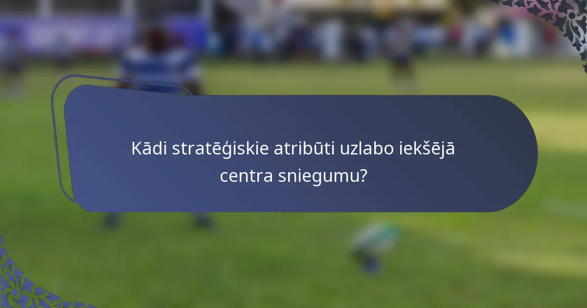 Kādi stratēģiskie atribūti uzlabo iekšējā centra sniegumu?